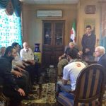 John McCain senador republicano junto con Ibrahim Al Sadri, hoy conocido como Abu Bakr Al Bagdadi